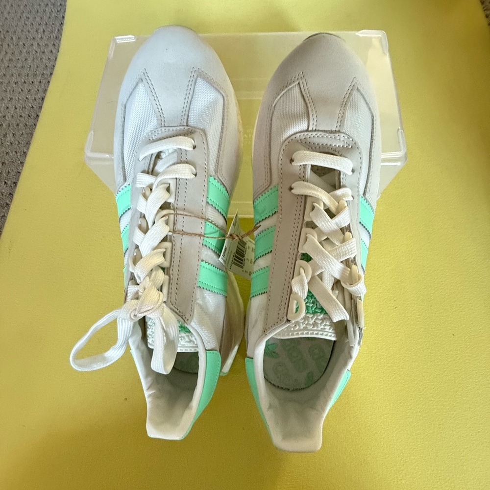 Adidas Retropy E5 Tennis Shoe. . White and Aqua. NWT